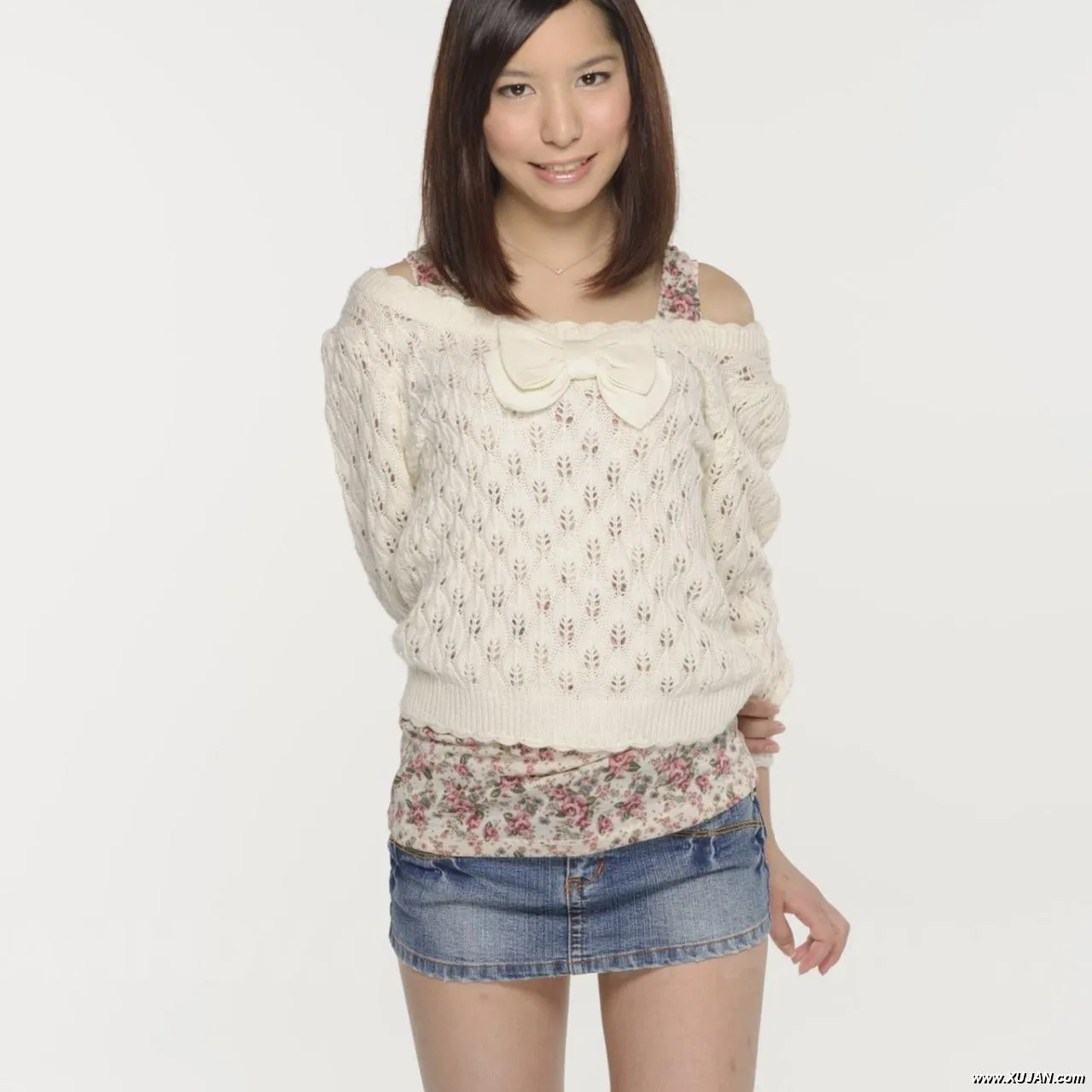 Kurara Makise looks so hot in a white sweater and a very short skirt - Photo #128254