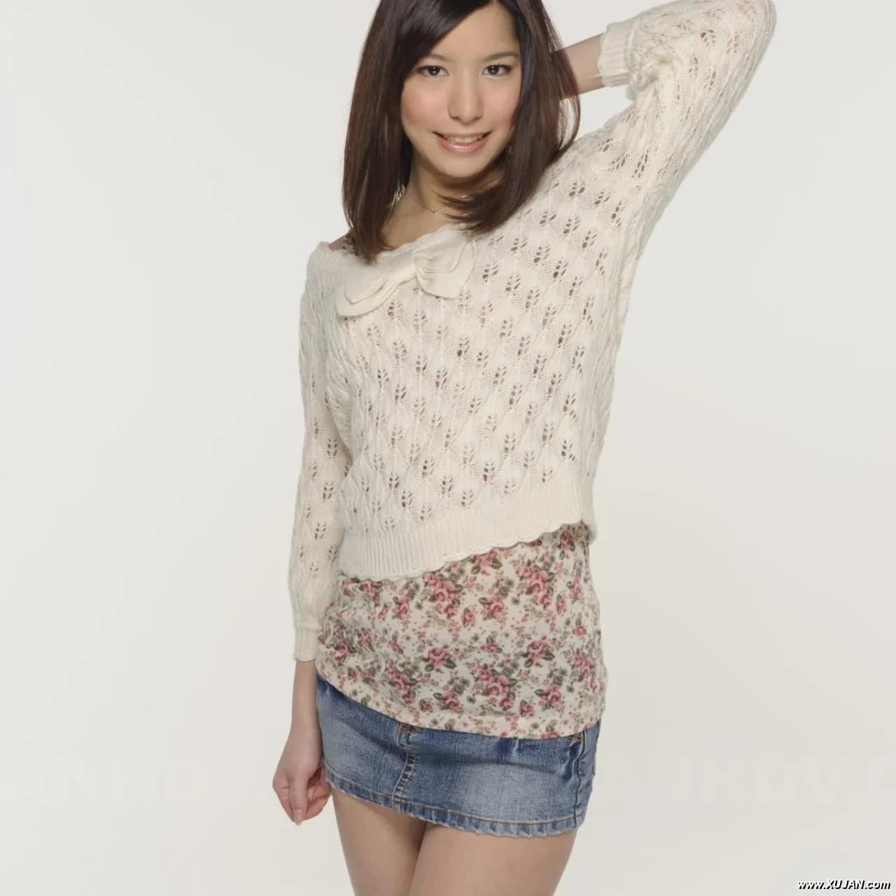 Kurara Makise looks so hot in a white sweater and a very short skirt - Photo #128256