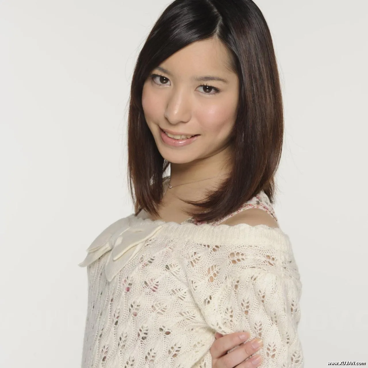 Kurara Makise looks so hot in a white sweater and a very short skirt - Photo #128259