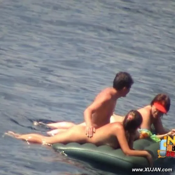 Fine couple filmed while having a wet threesome - Photo #129430