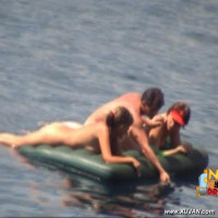 Fine couple filmed while having a wet threesome