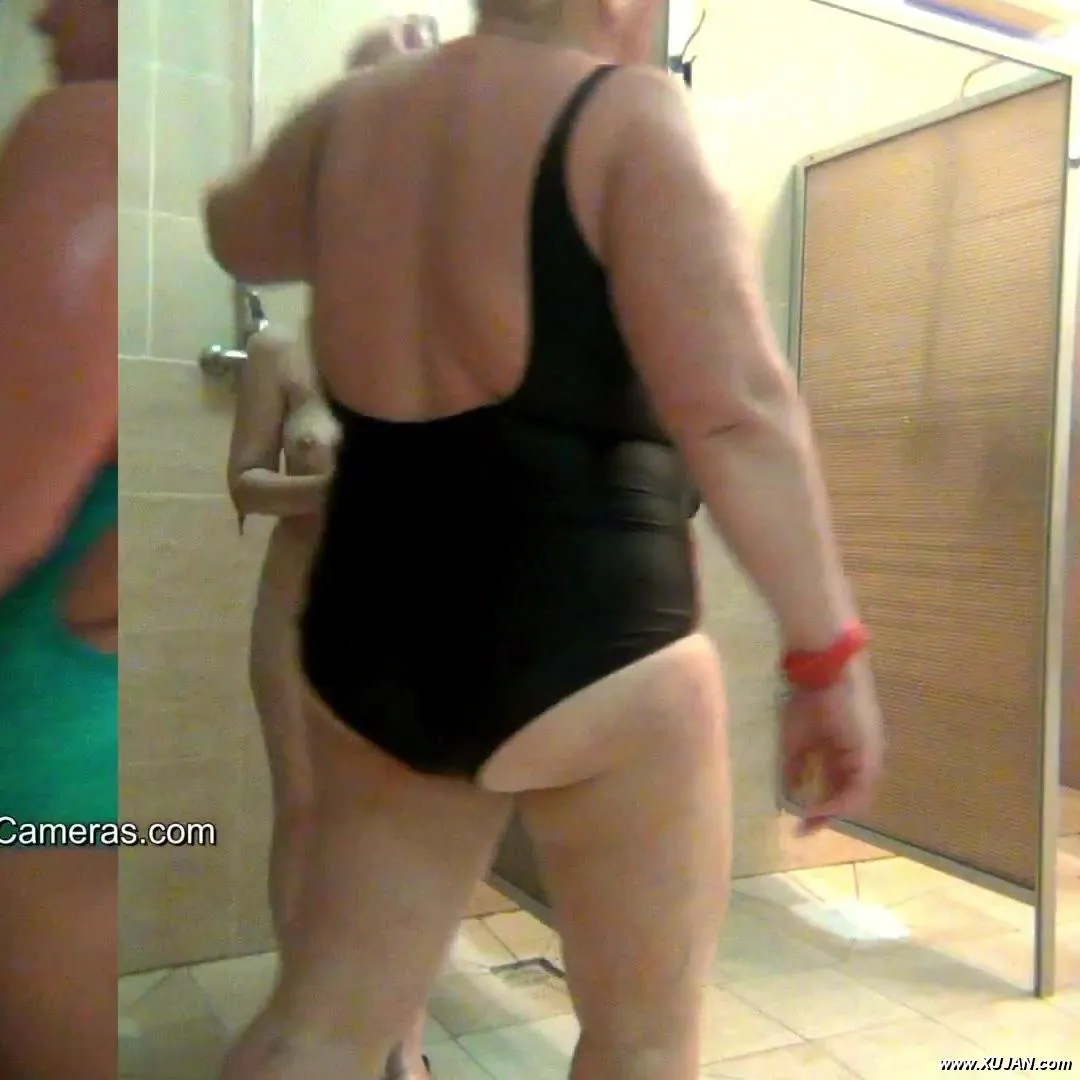 Curvy brunette with small tits showers inbetween two sluts - Photo #129640