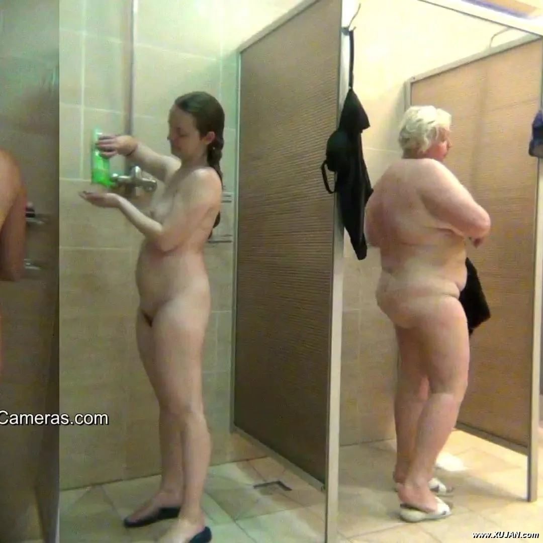 Curvy brunette with small tits showers inbetween two sluts - Photo #129648