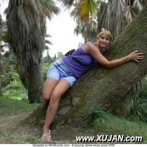 Nudes of this shy wife with a great body - Photo #130428