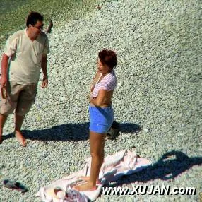 Man helps a naked Milf put her clothes on - Photo #130709