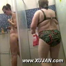 Hot grandmas love to chat and soap themselves nicely - Photo #131085