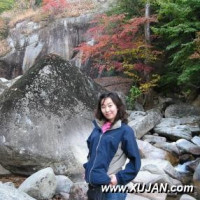 Hot Asian chick gives awesome head at outdoor