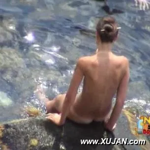 Gorgeous brunette wants to cool off next to her hubby - Photo #131283