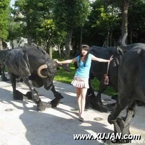 Horny young girl shows her hairy cunt in public - Photo #131727