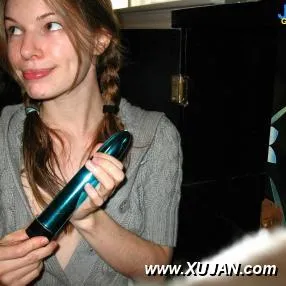 Beautiful young babe likes to masturbate her pussy and ass with dildo - Photo #131991