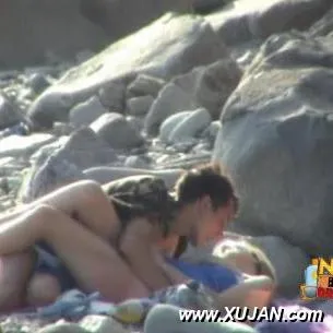Young couple starts kissing and ends up fucking - Photo #132135