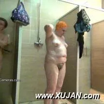 Grannies love to wear their swimming hats while showering - Photo #132542