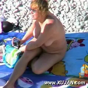 Chubby busty Milf looks around for some young prey - Photo #132783