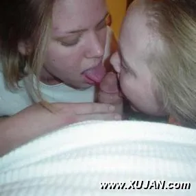 Real amateur GF blowjobing her mans cock - Photo #134469