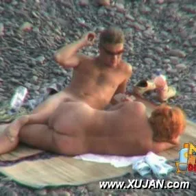 Husband rewards his wife with a big orgasm in public - Photo #134672