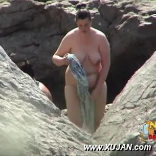 Chubby dark hair Latina walking naked on a public beach - Photo #134955