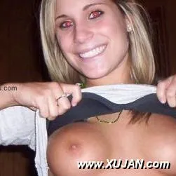 Heavychested girlfriends showing their juggs - Photo #135273