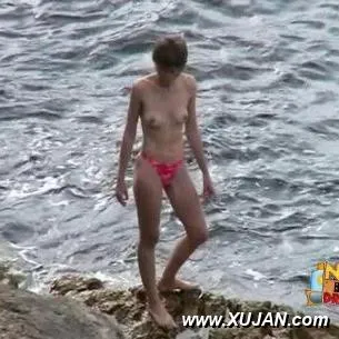 Brunette in a pink bikini is ready for a swim - Photo #136853