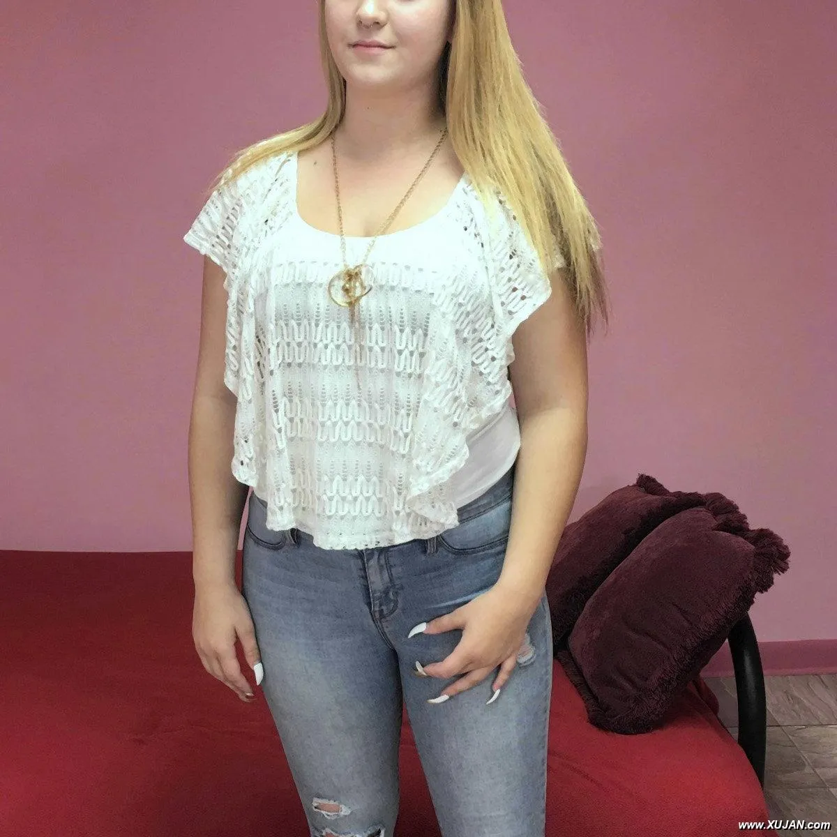 Curvy teenager Dymond Rose fucks her big dildo - Photo #137830