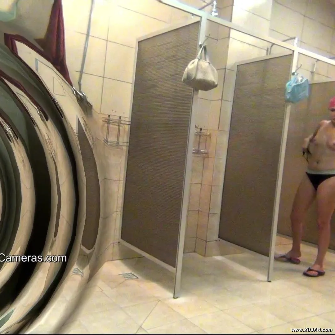Hidden cameras are the best for capturing horny babes - Photo #140417