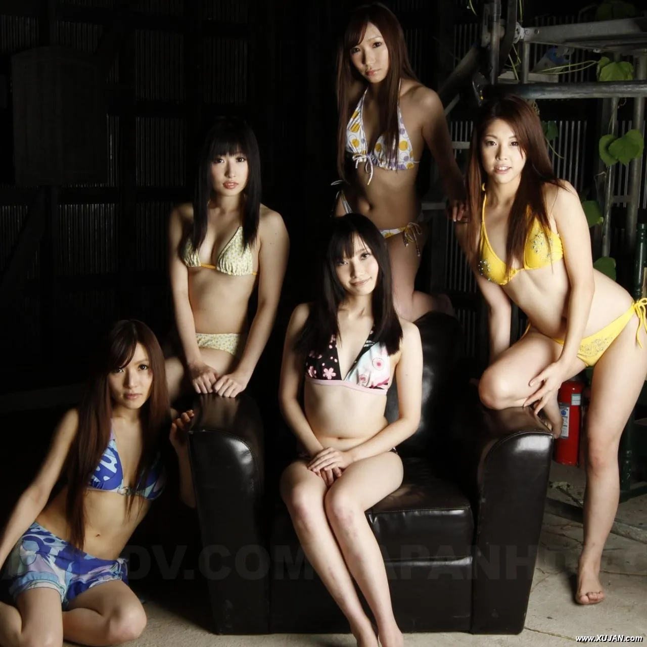 Hot people orgy with many Asian gals taking bath suits off for photos - Photo #141178