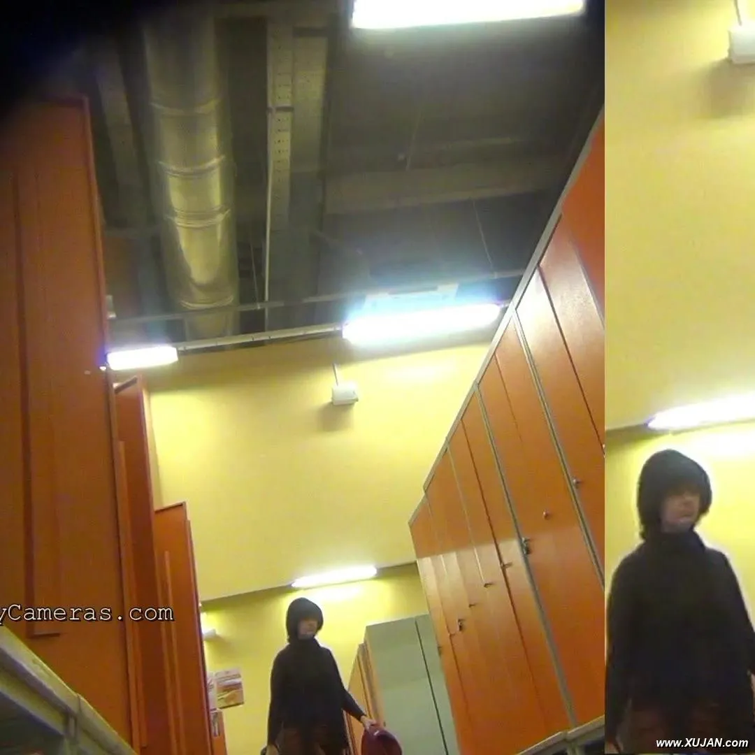 Wrinkled mom has deep thought while using the public toilet - Photo #142212