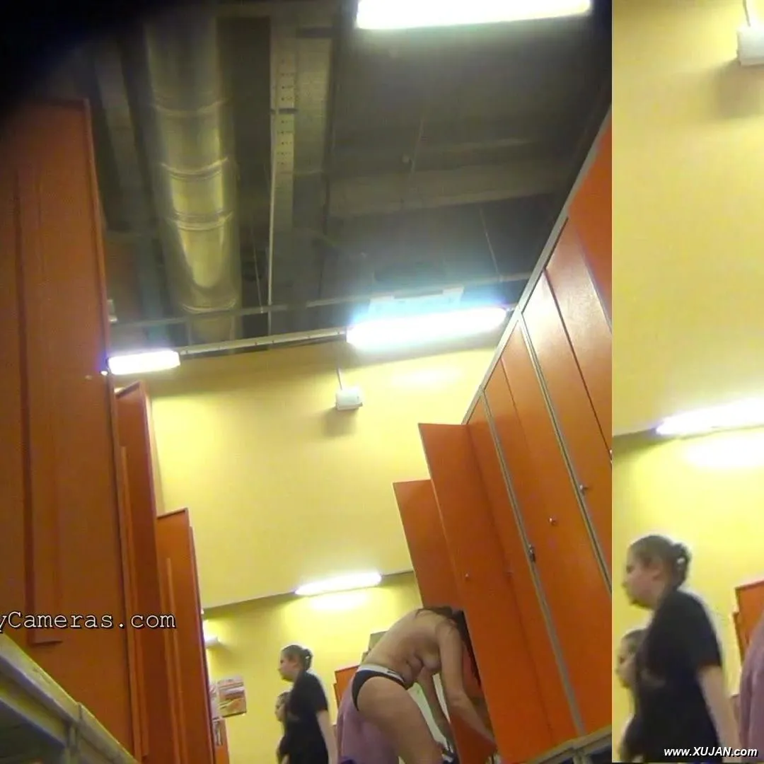 Wrinkled mom has deep thought while using the public toilet - Photo #142220