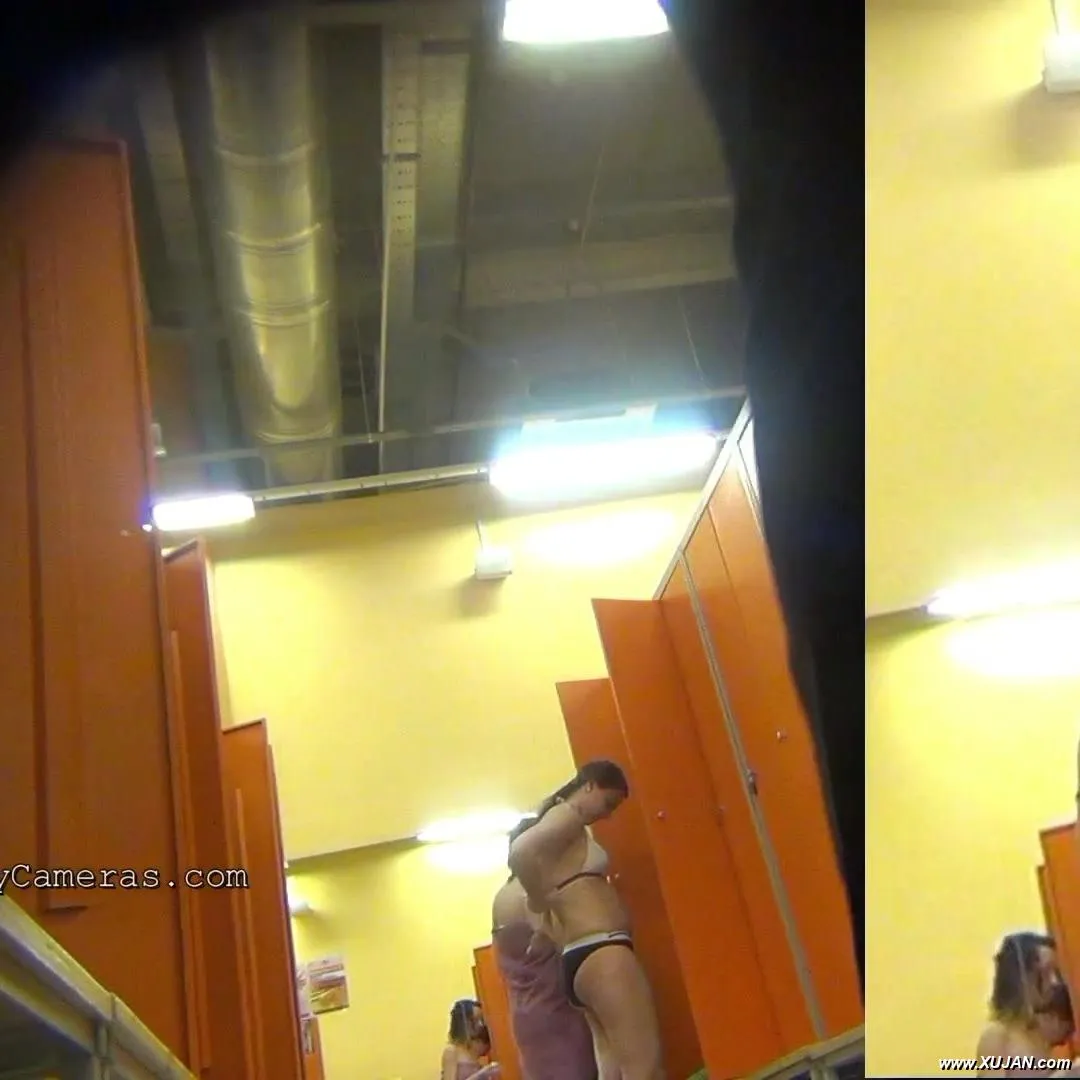 Wrinkled mom has deep thought while using the public toilet - Photo #142223