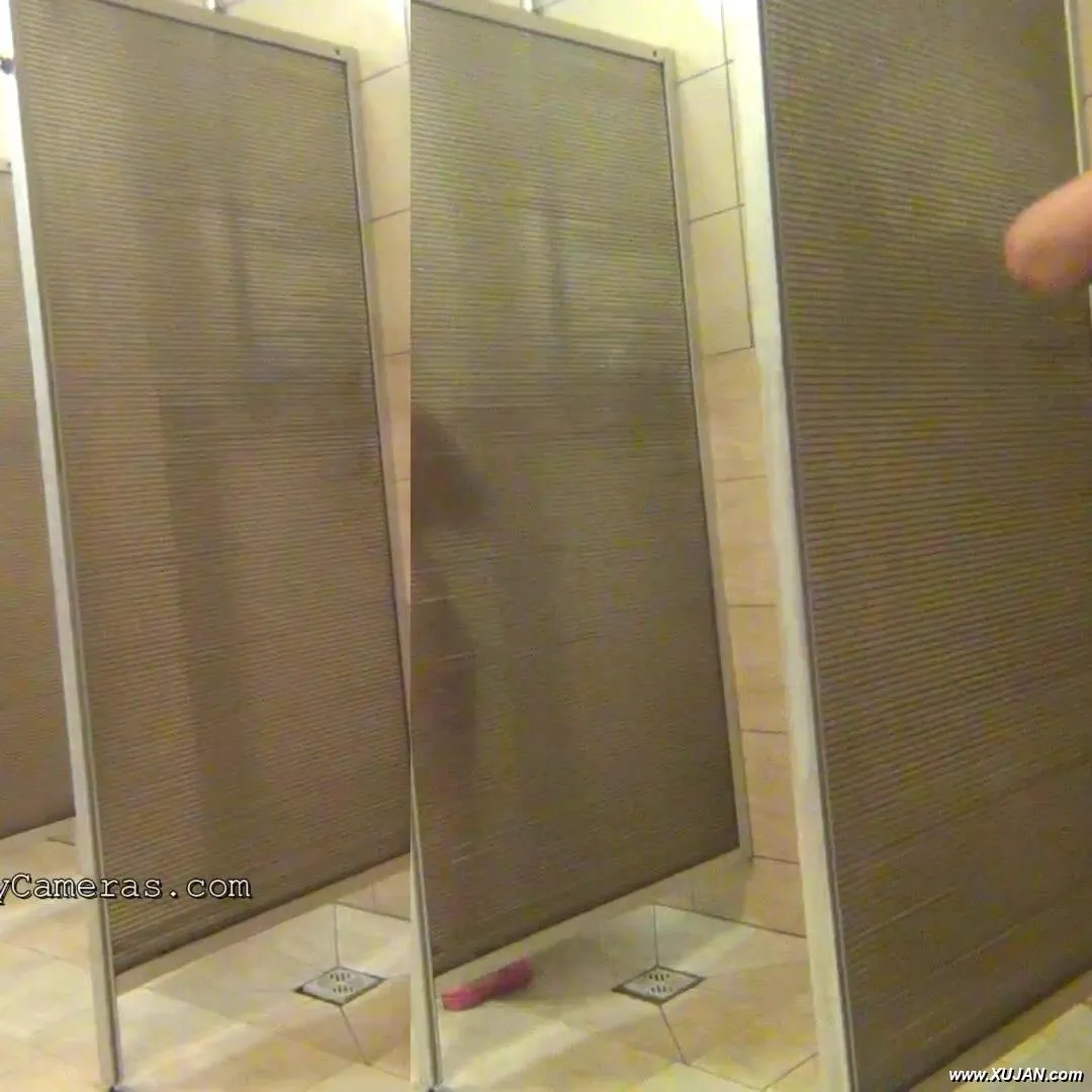 Hidden camera captures enormous drenched saggy knockers - Photo #143633