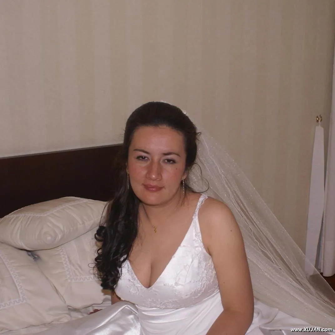 MILF bride on her honeymoon sex escapade - Photo #144411