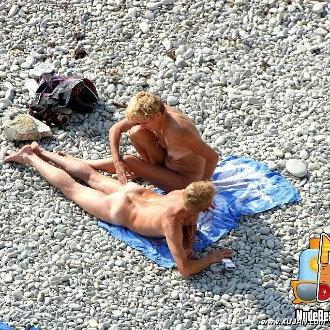 Blonde babe is looking for seashells between her mans crotch - Photo #145422