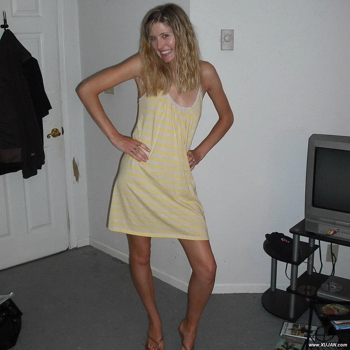 Beautiful teen blonde shows her nude body - Photo #145541