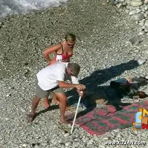 Mature couple gets horny while exploring the seaside - Photo #146120