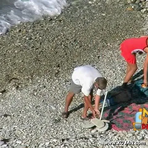 Mature couple gets horny while exploring the seaside - Photo #146122