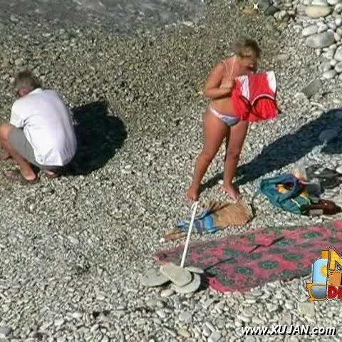 Mature couple gets horny while exploring the seaside - Photo #146124