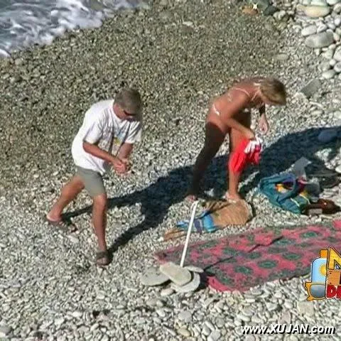 Mature couple gets horny while exploring the seaside - Photo #146125