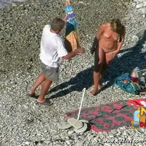 Mature couple gets horny while exploring the seaside - Photo #146129