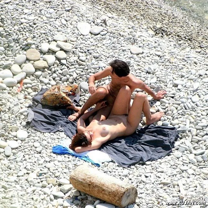 Young couple filmed naked at the nudist beach - Photo #147657