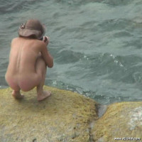 Smashing milf likes to take pictures of her body