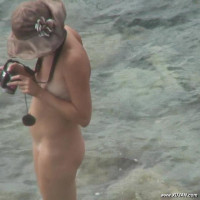 Smashing milf likes to take pictures of her body