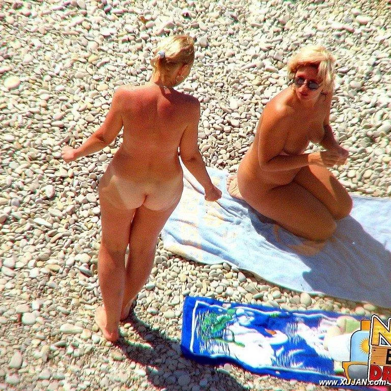 Mature blondes take their clothes off for a swim - Photo #153837