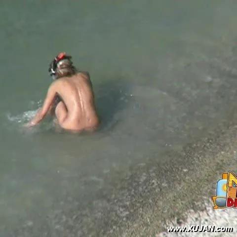 Young college blonde likes to go under the water - Photo #155814