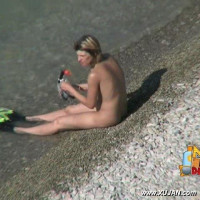 Young college blonde likes to go under the water
