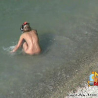 Young college blonde likes to go under the water