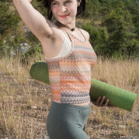 Ole Nina masturbates outdoors doing naked yoga
