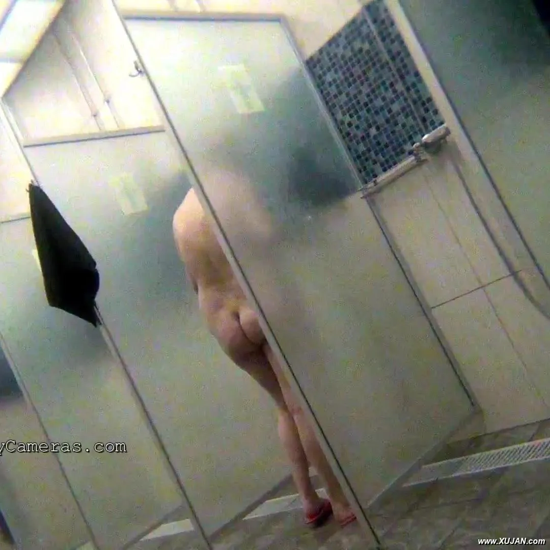 Steamy shower sessions with a wrinkled old hag - Photo #163303