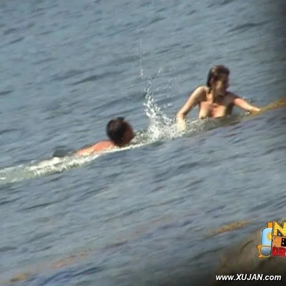 Horny couple goes hardcore in the cold water - Photo #164237