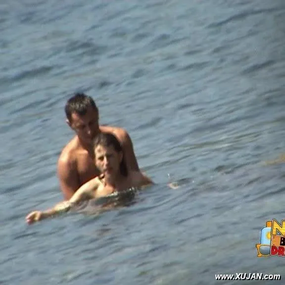 Horny couple goes hardcore in the cold water - Photo #164239