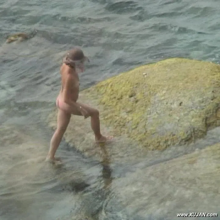 Hot mature is trying to get a little wet - Photo #167044