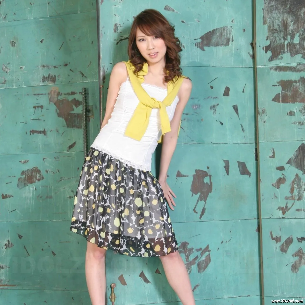 Mika Ito spreads legs and shows shaved cunt at a photo shooting - Photo #167939